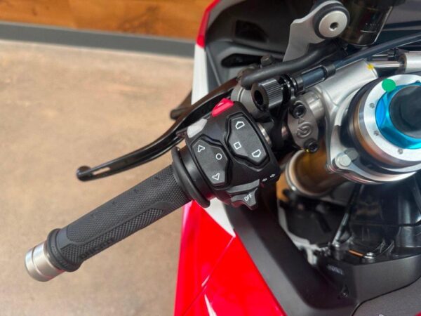 Buy Ducati Panigale V4 - Image 16